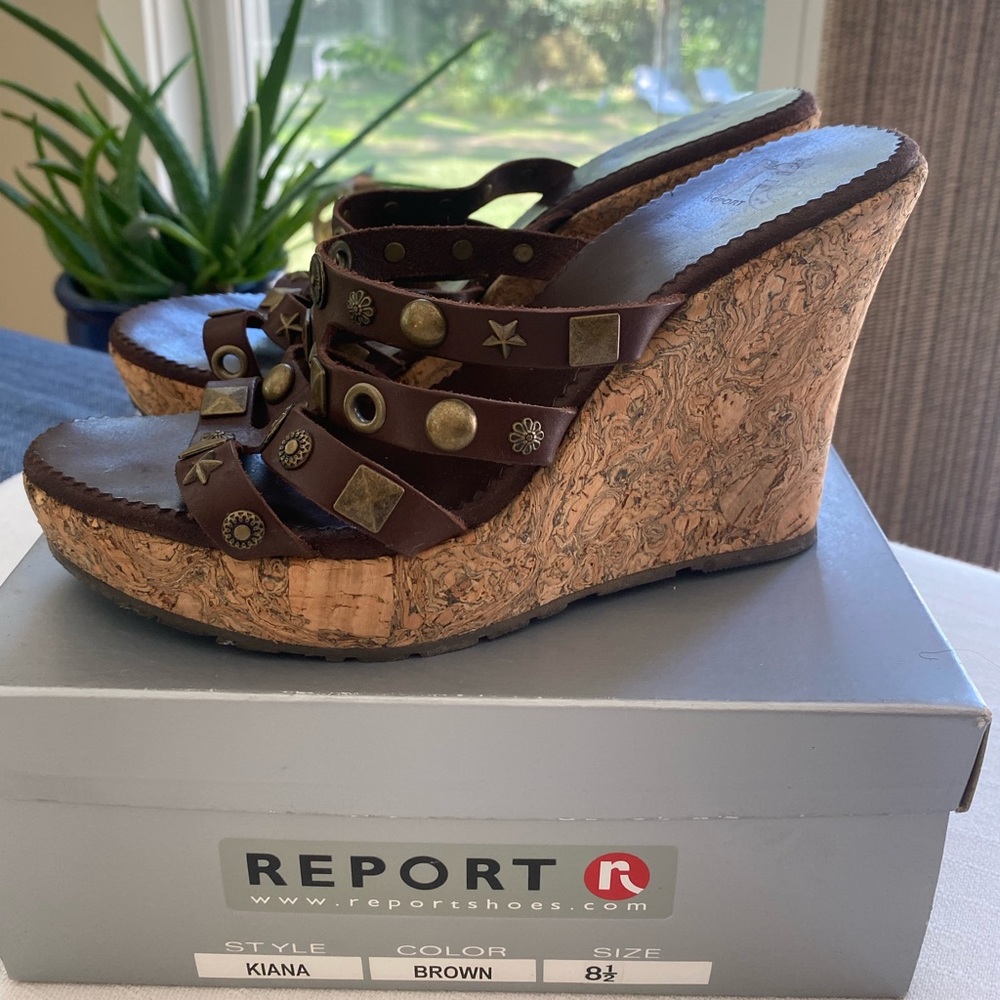 Report brown wedge